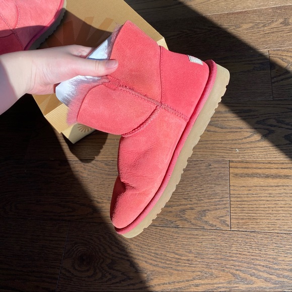 UGG pink boots with fur insole and wooden button size 7 - Picture 9 of 16